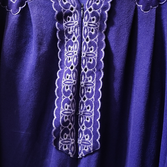 Vintage Vanity Fair Velour Sleepwear Medium Purple Floor Length Robe Kaftan - Picture 3 of 12
